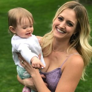 Meet your Posher, Lorie